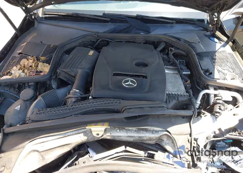 2018 Mercedes-Benz C 300 z USA, uszkodzony, nr VIN 55SWF4JB4JU243764